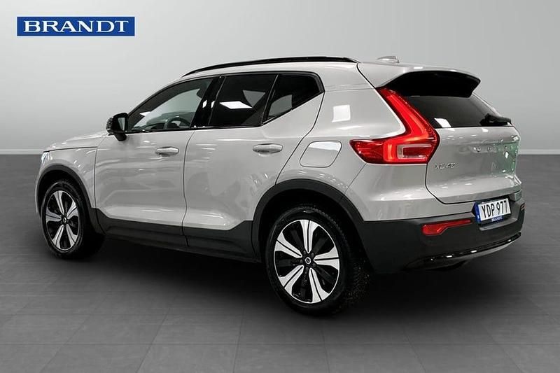 Begagnad Volvo XC40 Core 175 kW (238 HK) 2023 Silver SUV