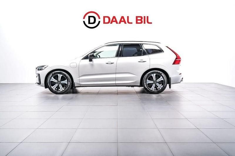 Vit Begagnad 2023 Volvo XC60 Plus SUV | 399 700 kr (Bra pris) - Bild 1/4