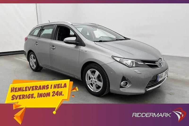Grå Begagnad 2013 Toyota Auris Touring Sports Kombi | 129 800 kr (Marknadspris) - Bild 1/3