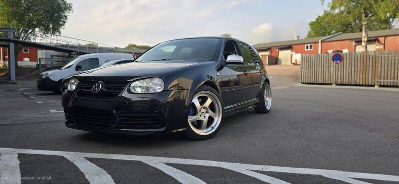 Brun Begagnad 2001 VW Golf IV Highline Halvkombi | 90 000 kr - Bild 1/4