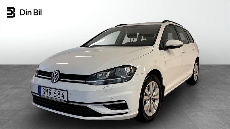 Pure white Begagnad 2018 VW Golf VII Kombi | 134 900 kr (Marknadspris) - Bild 1/4
