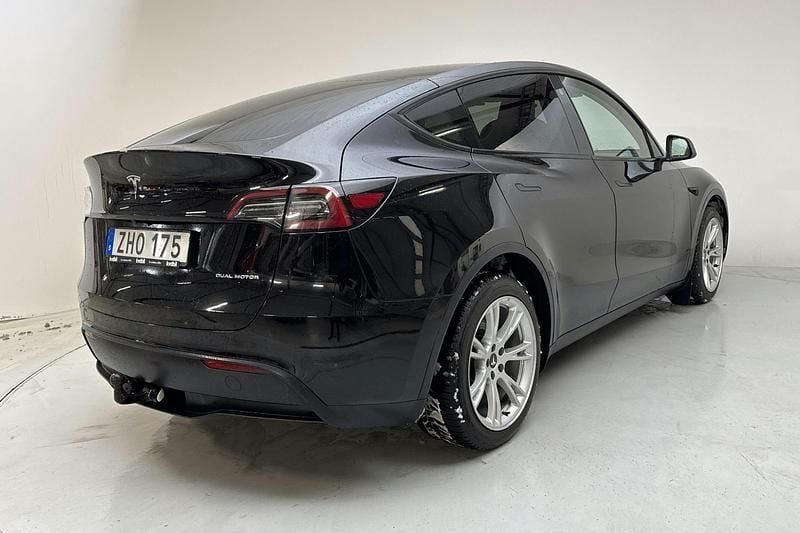 Begagnad Tesla Model Y 378 kW (514 HK) 2023 Svart SUV