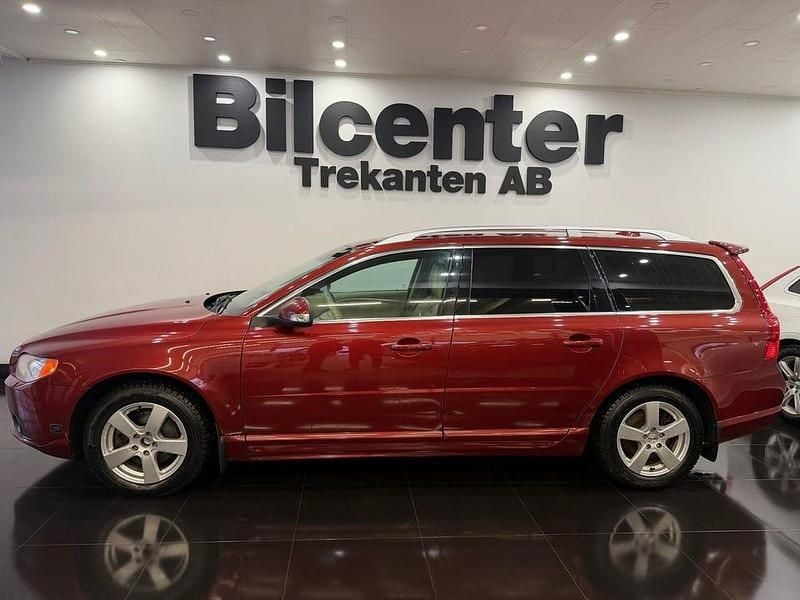 Begagnad Volvo V70 Summum 163 HK (119 kW) 2010 Röd Kombi