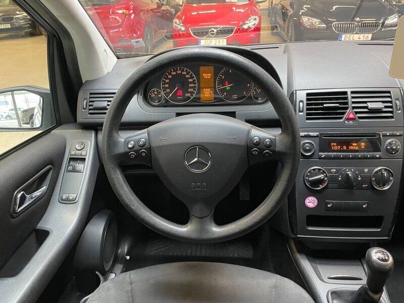 Begagnad Mercedes A150 Classic 96 HK (70 kW) 2005 Silver Halvkombi