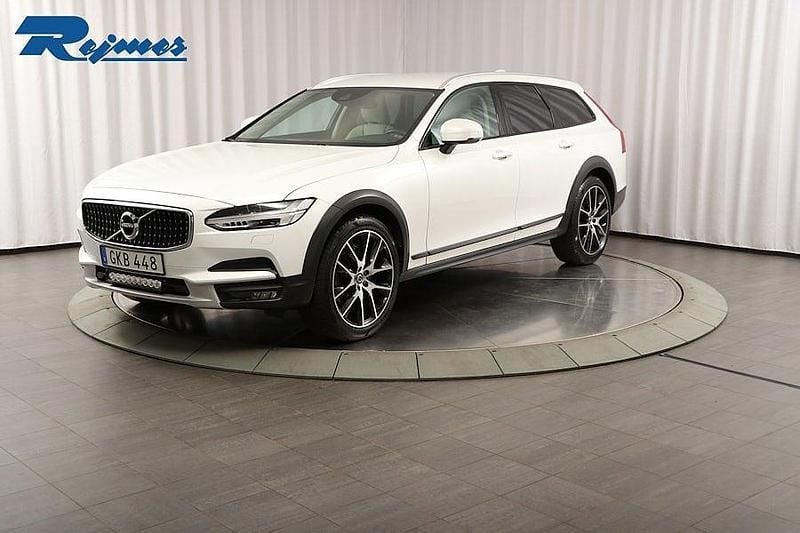 Vit Begagnad 2018 Volvo V90 CC Pro Kombi | 319 800 kr (Marknadspris) - Bild 1/4