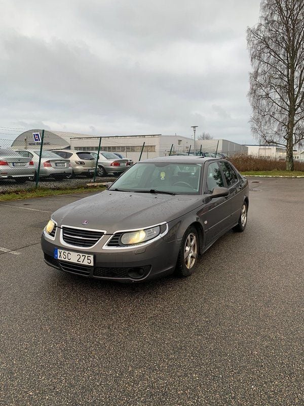 Brun Begagnad 2006 Saab 9-5 Vector Sedan | 24 900 kr (Bra pris) - Bild 1/4