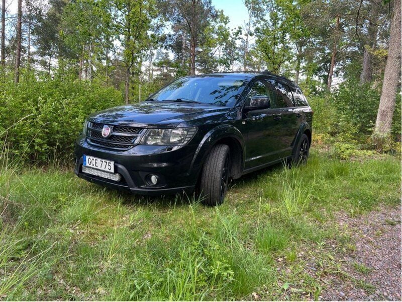 Svart Begagnad 2015 Fiat Freemont Sport SUV | 110 000 kr (Marknadspris) - Bild 1/4