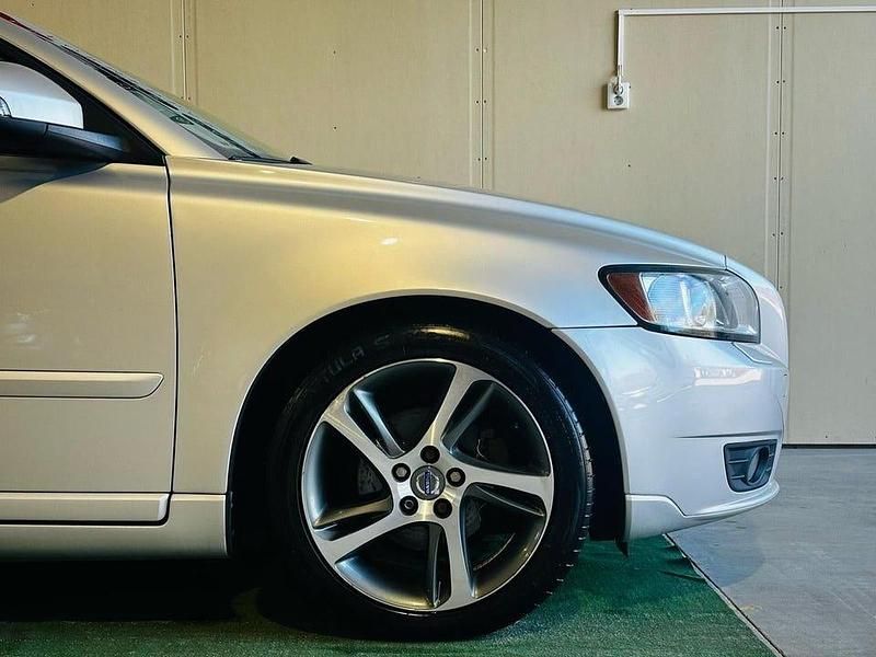 Begagnad Volvo V50 Momentum 116 HK (85 kW) 2010 Ljusgrå Kombi