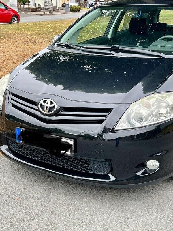 Svart Begagnad 2011 Toyota Auris Plus Halvkombi | 38 500 kr (Bra pris) - Bild 1/4