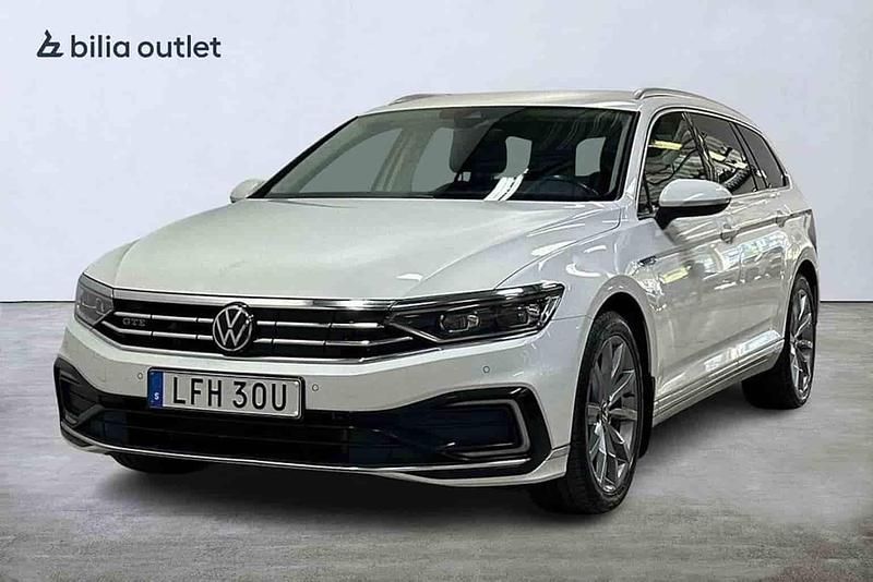 Vit Begagnad 2022 VW Passat GTE Kombi | 234 900 kr - Bild 1/1