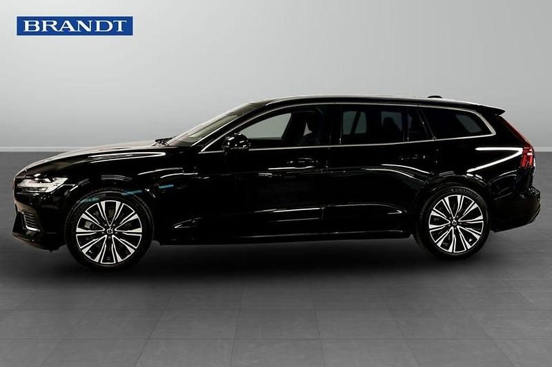 Begagnad Volvo V60 Core 355 HK (261 kW) 2024 Svart Kombi