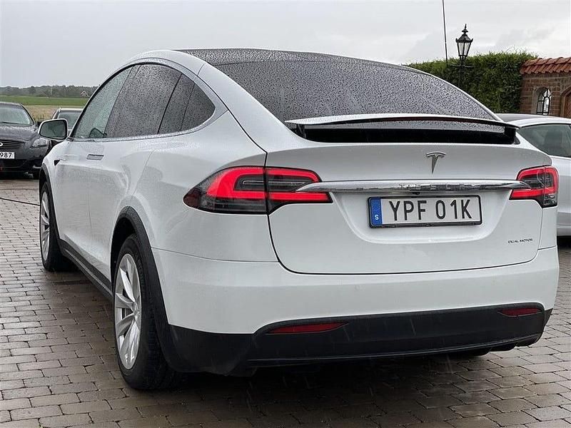 Begagnad Tesla Model X Long Range AWD 311 kW (423 HK) 2020 Vit SUV