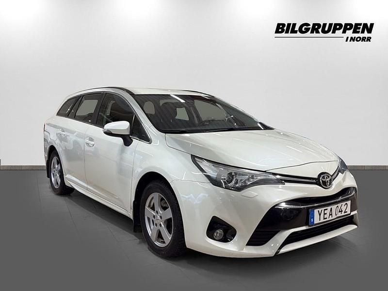Begagnad Toyota Avensis Active 147 HK (108 kW) 2016 Vit Kombi