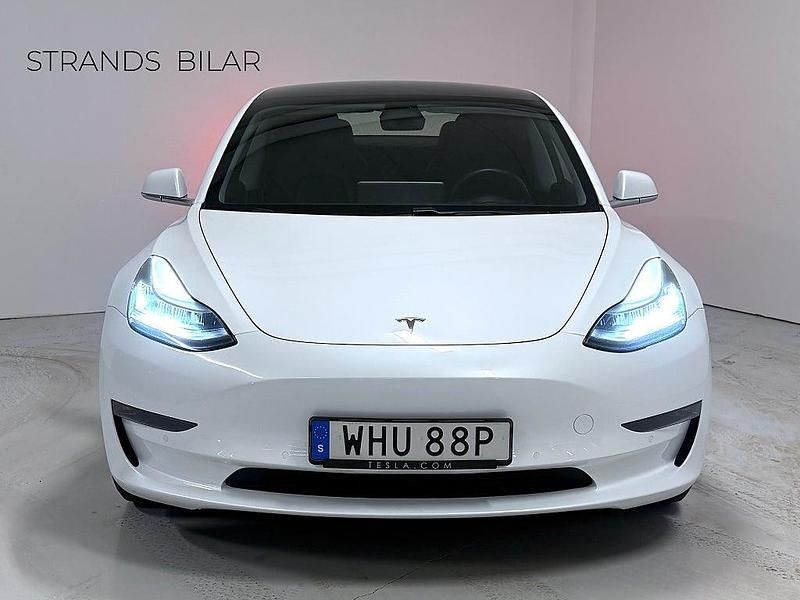 Begagnad Tesla Model 3 Standard Range Plus 239 kW (325 HK) 2019 Vit Sedan