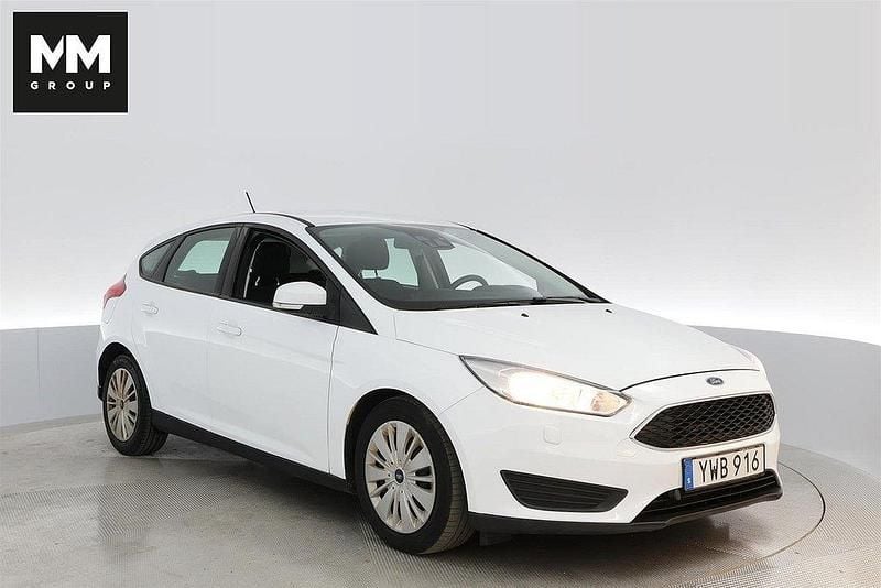 Vit Begagnad 2017 Ford Focus Trend Halvkombi | 109 900 kr (Superpris) - Bild 1/4