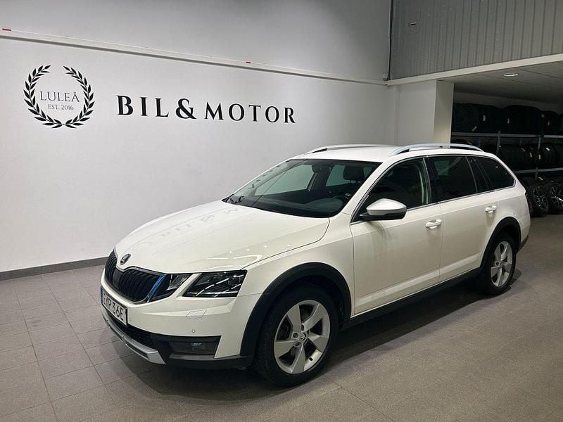 Vit Begagnad 2019 Skoda Octavia Scout Kombi | 279 900 kr (Lite dyr) - Bild 1/4
