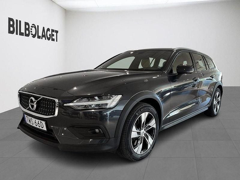 Mörkgrå Begagnad 2019 Volvo V60 CC SE Kombi | 329 800 kr (Marknadspris) - Bild 1/4
