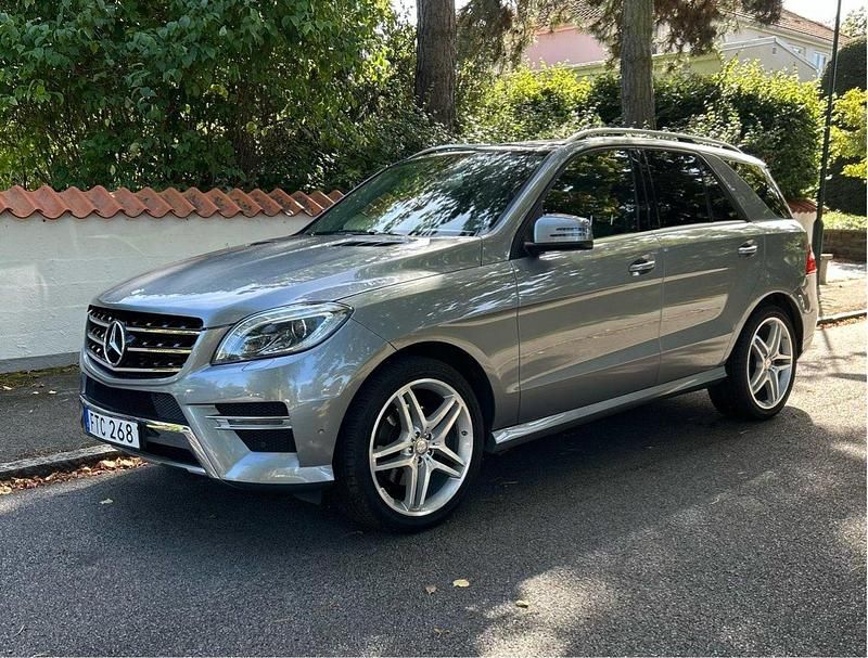 Silver Begagnad 2015 Mercedes ML350 AMG SUV | 315 000 kr (Dyr) - Bild 1/4
