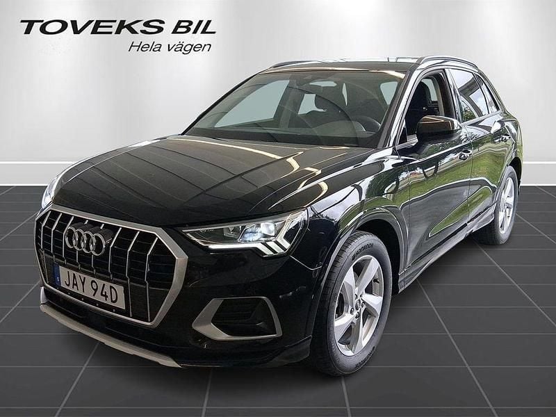 Mytsvart metallic Begagnad 2024 Audi Q3 Advanced Plus SUV | 369 900 kr (Marknadspris) - Bild 1/4
