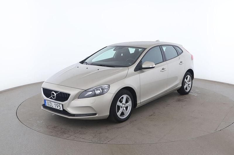 Ljusbrun Begagnad 2017 Volvo V40 Kinetic Kombi | 126 000 kr (Marknadspris) - Bild 1/3