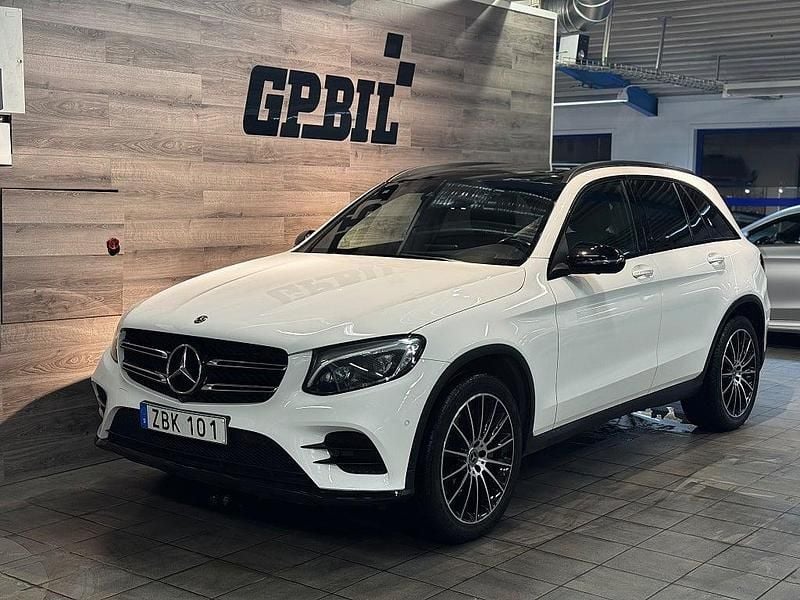 Vit Begagnad 2017 Mercedes GLC220 AMG SUV | 319 000 kr (Marknadspris) - Bild 1/4