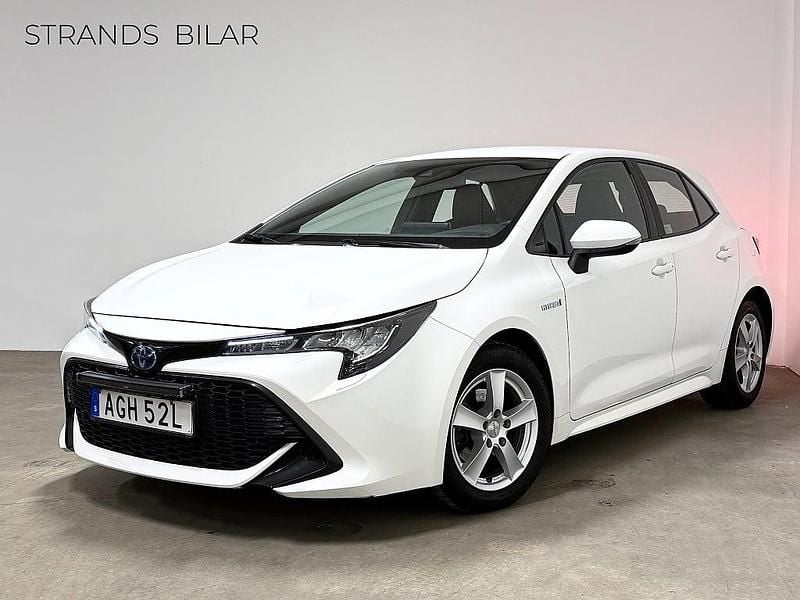 Vit Begagnad 2019 Toyota Corolla Hybrid Active Halvkombi | 179 000 kr (Marknadspris) - Bild 1/4