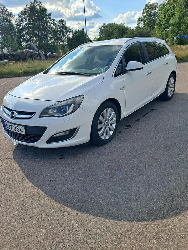 Vit Begagnad 2013 Opel Astra Kombi | 39 000 kr (Marknadspris) - Bild 1/4