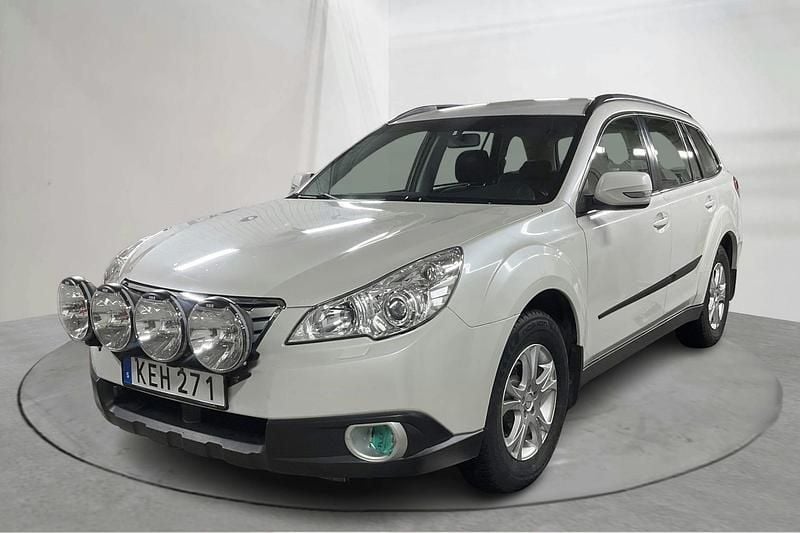Vit Begagnad 2010 Subaru Outback | 40 000 kr (Superpris) - Bild 1/4