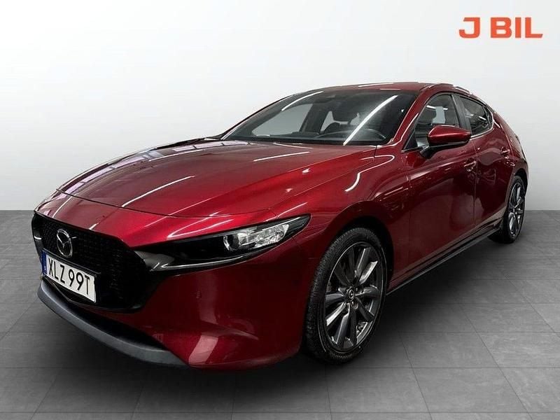 Röd Begagnad 2022 Mazda 3 Sky Halvkombi | 219 900 kr (Marknadspris) - Bild 1/4