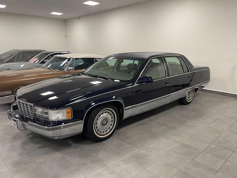 Blå Begagnad 1996 Cadillac Fleetwood Brougham Sedan | 149 000 kr - Bild 1/4