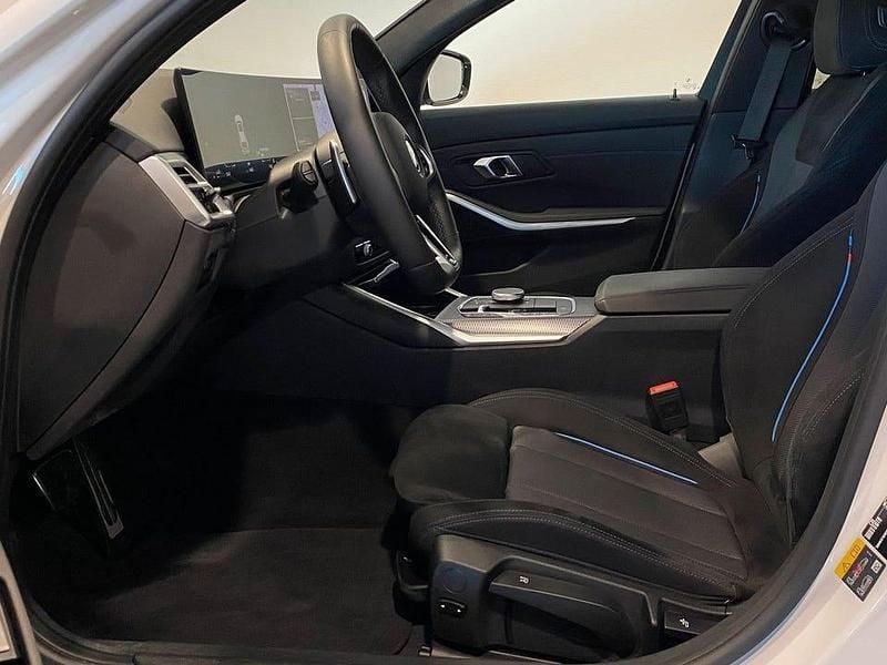 Begagnad BMW 330 Shadowline 184 HK (135 kW) 2025 Mineralvit Kombi