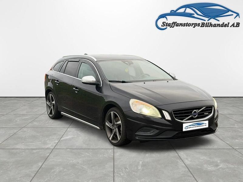 Begagnad Volvo V60 R-Design 180 HK (132 kW) 2011 Svart Kombi