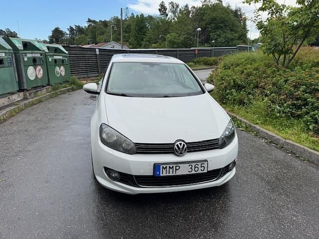 Vit Begagnad 2012 VW Golf VII Halvkombi | 89 000 kr (Bra pris) - Bild 1/4