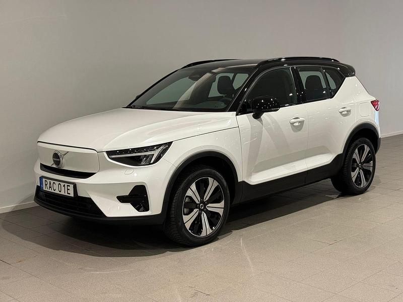 Vit Begagnad 2022 Volvo XC40 Core SUV | 344 500 kr - Bild 1/3
