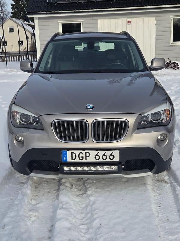 Begagnad BMW X1 204 HK (150 kW) 2011 Champagne metallic SUV