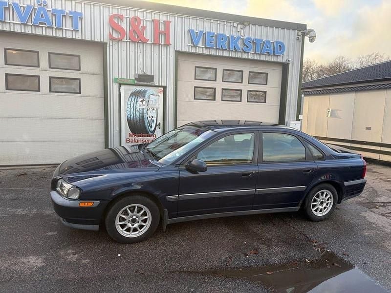Mörkblå Begagnad 2000 Volvo S80 Sedan | 9 900 kr - Bild 1/4
