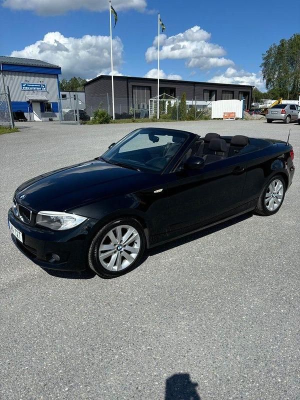 Svart Begagnad 2011 BMW 118 Cabriolet Advantage Cab | 79 900 kr - Bild 1/4