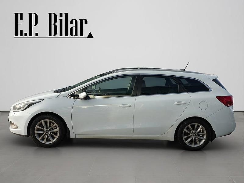 Begagnad Kia Ceed 135 HK (99 kW) 2014 Vit Halvkombi
