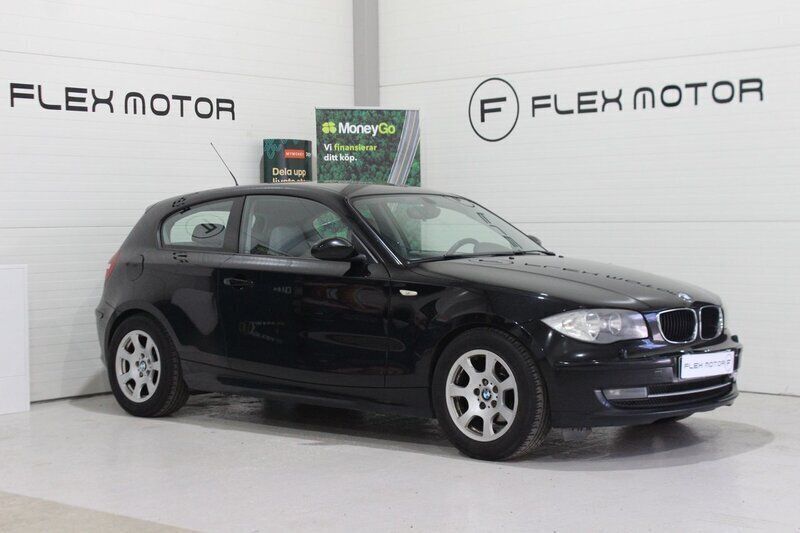 Svart Begagnad 2008 BMW 118 Advantage Halvkombi | 49 800 kr (Marknadspris) - Bild 1/4