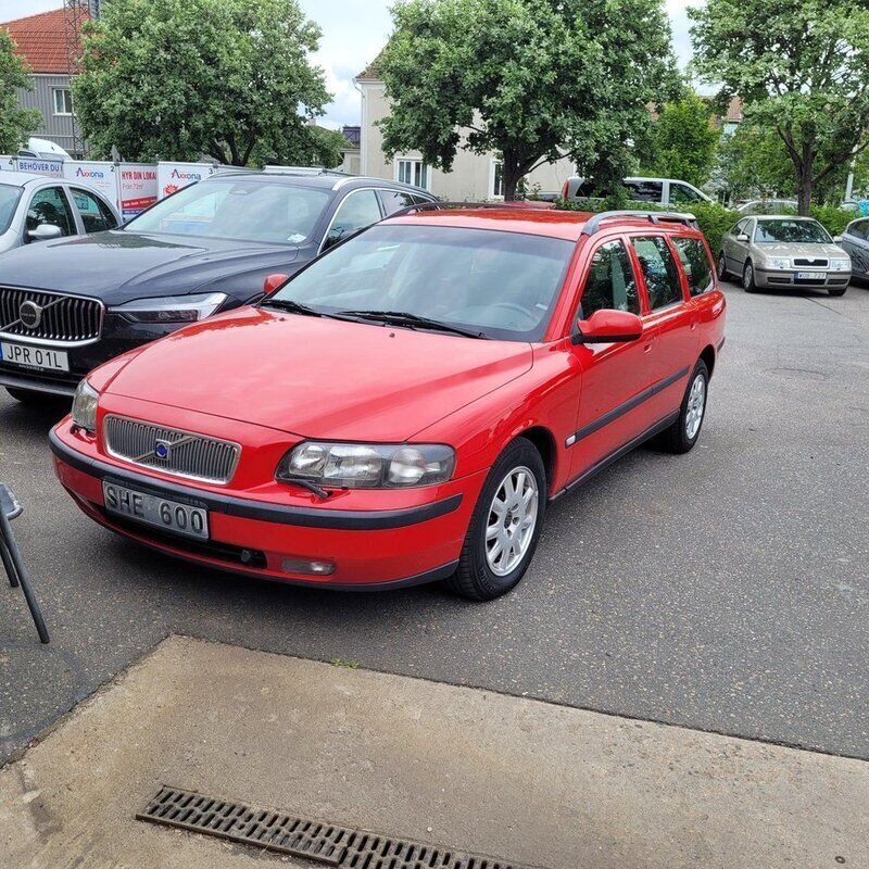 Röd Begagnad 2001 Volvo V70 Business Edition Kombi | 25 000 kr (Bra pris) - Bild 1/4