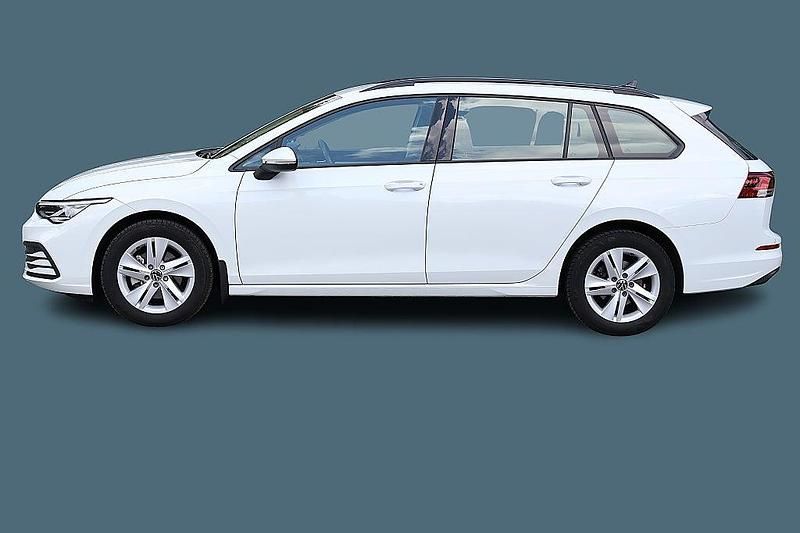 Begagnad VW Golf VIII 131 HK (96 kW) 2022 Vit Kombi