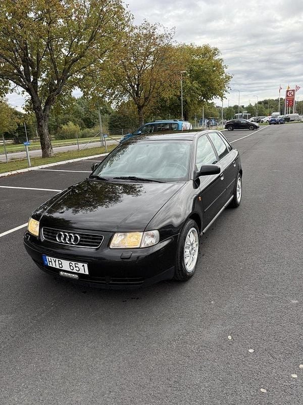 Svart Begagnad 2000 Audi A3 Halvkombi | 18 000 kr (Lite dyr) - Bild 1/4