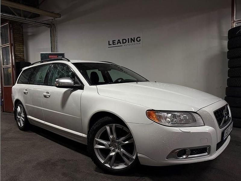 Begagnad Volvo V70 R-Design 231 HK (169 kW) 2011 Vit Kombi