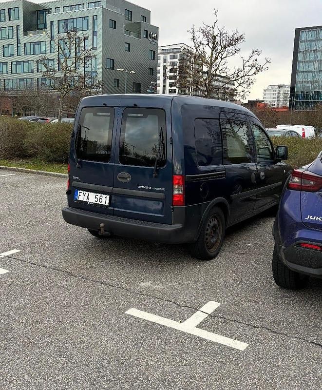 Begagnad Opel Combo 94 HK (69 kW) 2011 Van