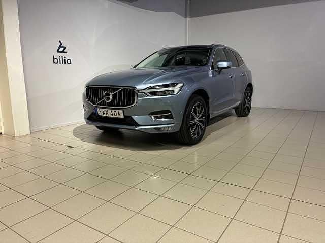 Ljusblå Begagnad 2018 Volvo XC60 Inscription SUV | 304 900 kr (Marknadspris) - Bild 1/4