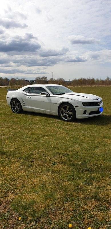 Vit Begagnad 2011 Chevrolet Camaro SS Sportkupé | 305 000 kr (Superpris) - Bild 1/4
