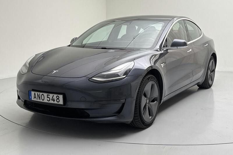Grå Begagnad 2019 Tesla Model 3 Sedan | 169 000 kr (Superpris) - Bild 1/4