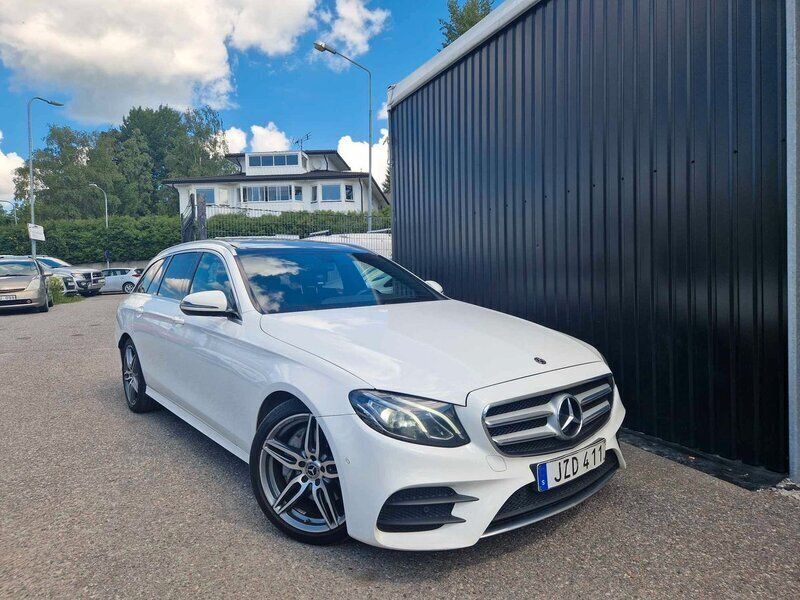 Vit Begagnad 2018 Mercedes E200 AMG Kombi | 259 900 kr (Marknadspris) - Bild 1/4