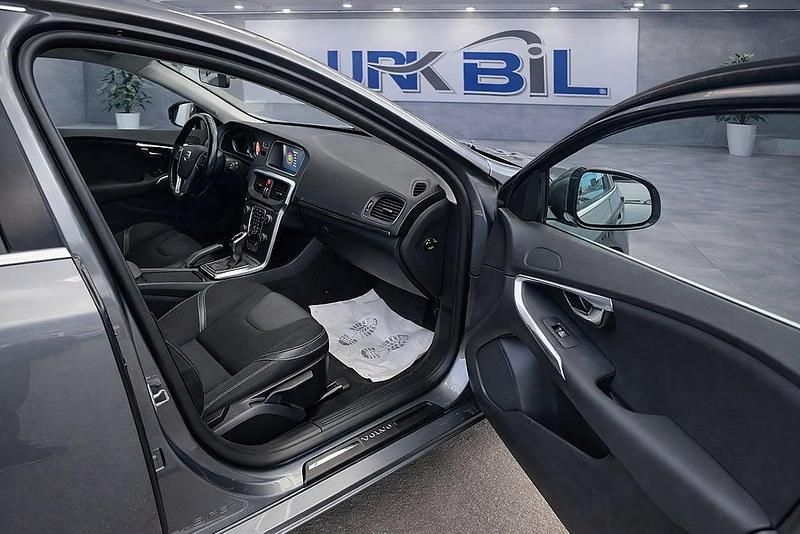 Begagnad Volvo V40 116 HK (85 kW) 2014 Grå Kombi