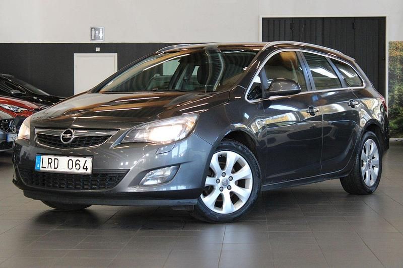 Grå Begagnad 2011 Opel Astra Enjoy Kombi | 49 900 kr (Marknadspris) - Bild 1/4